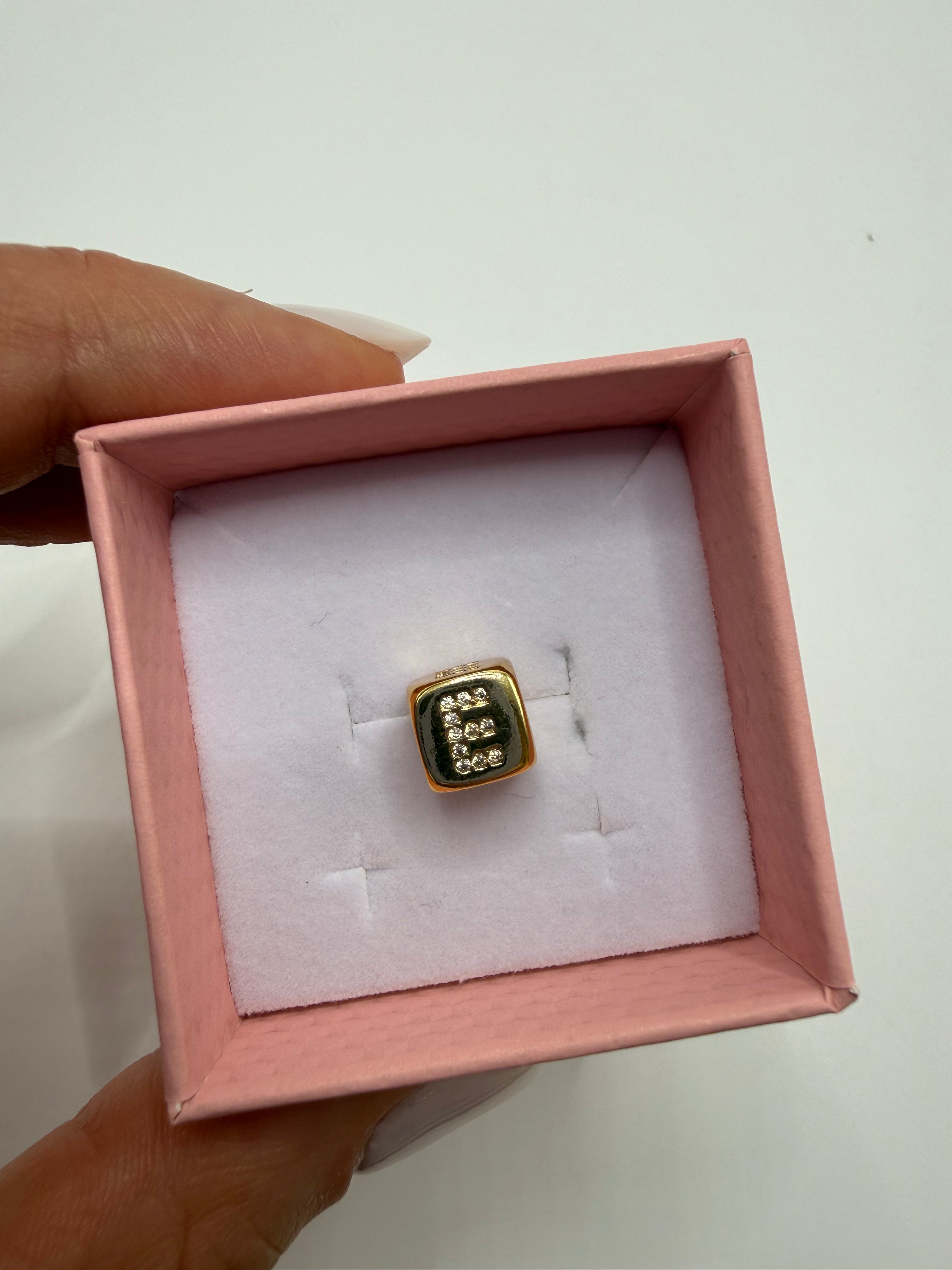 Charm CUBE LETTERA ORO - E