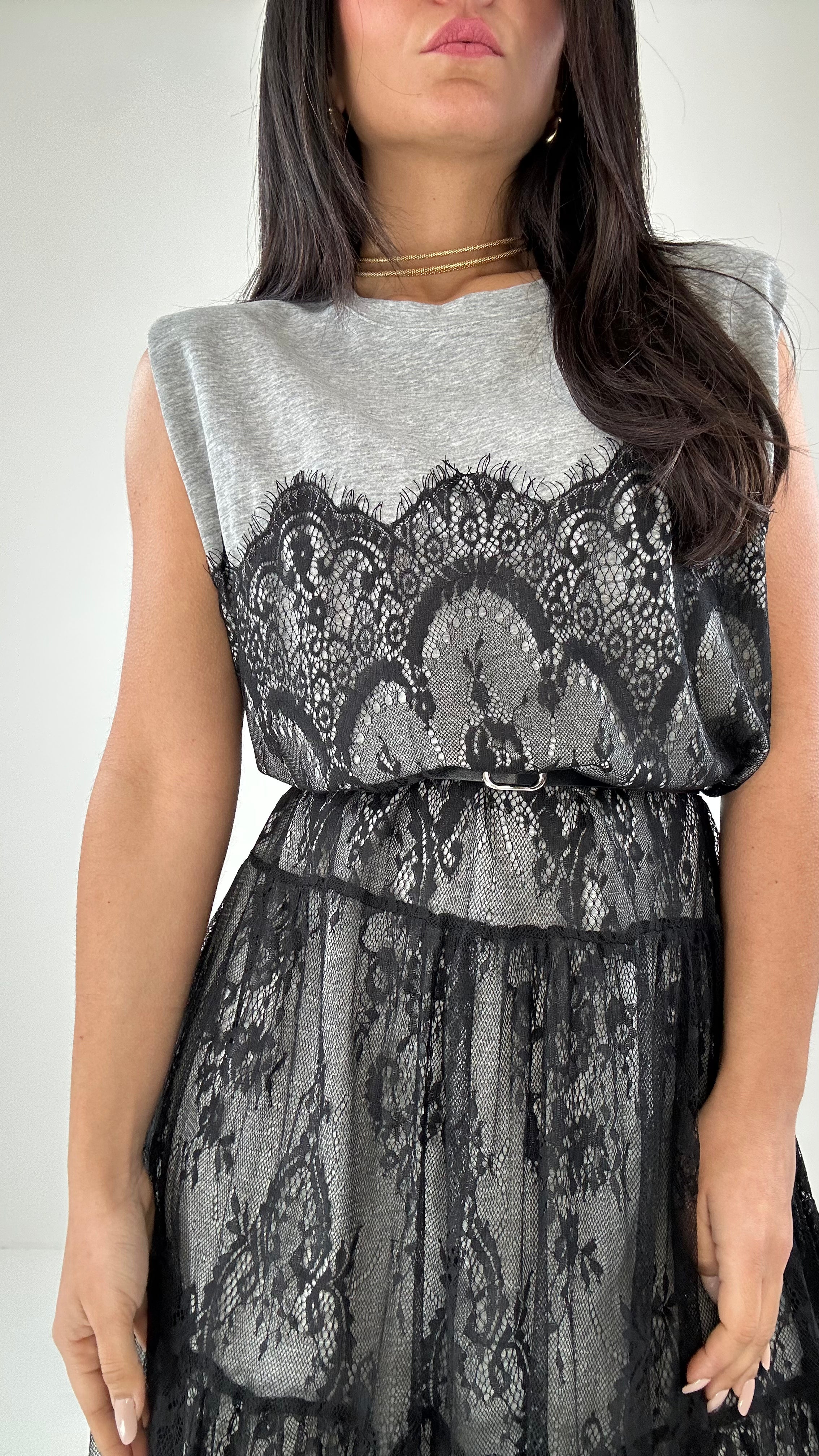 Abito CON PIZZO E CINTURA - GRIGIO