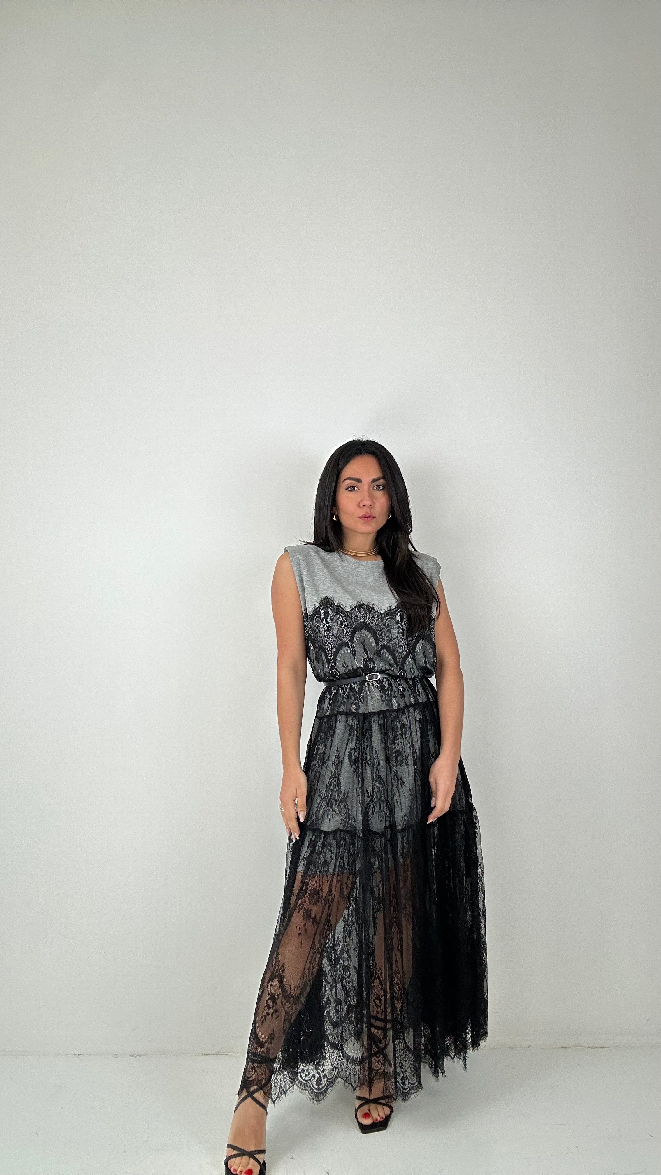 Abito CON PIZZO E CINTURA - GRIGIO