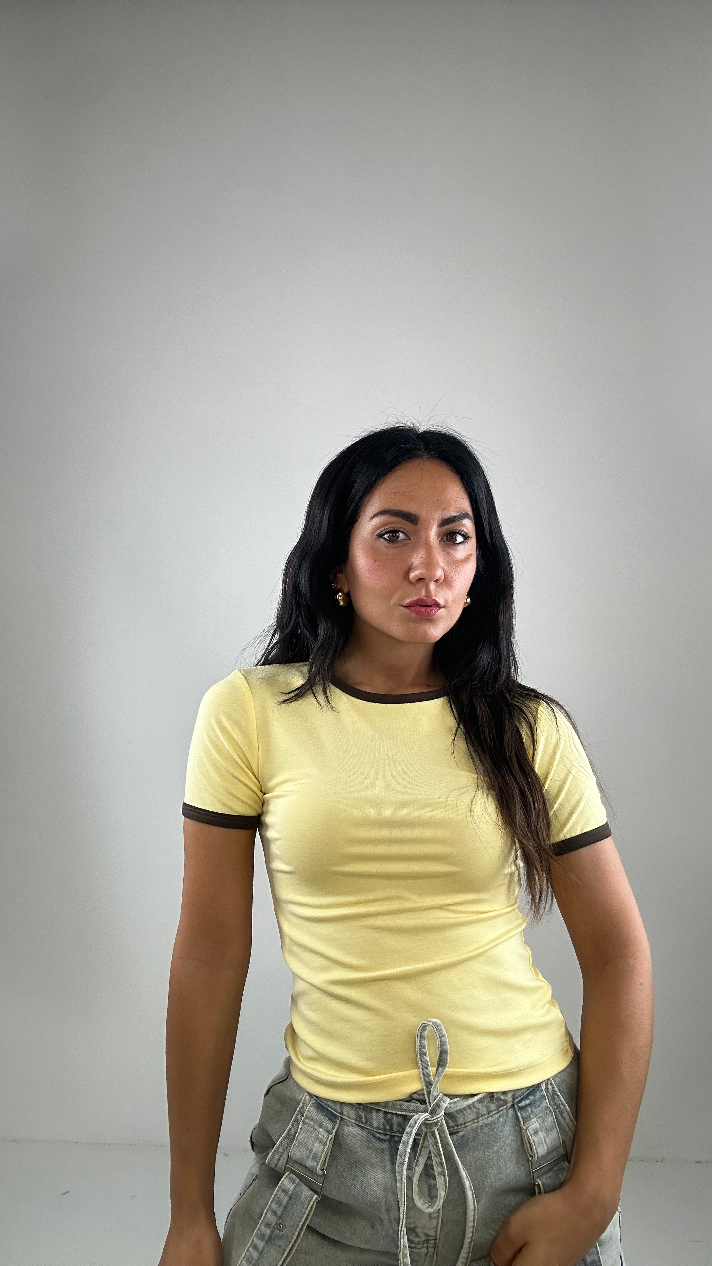 T-shirt JUST CON BORDO - GIALLO