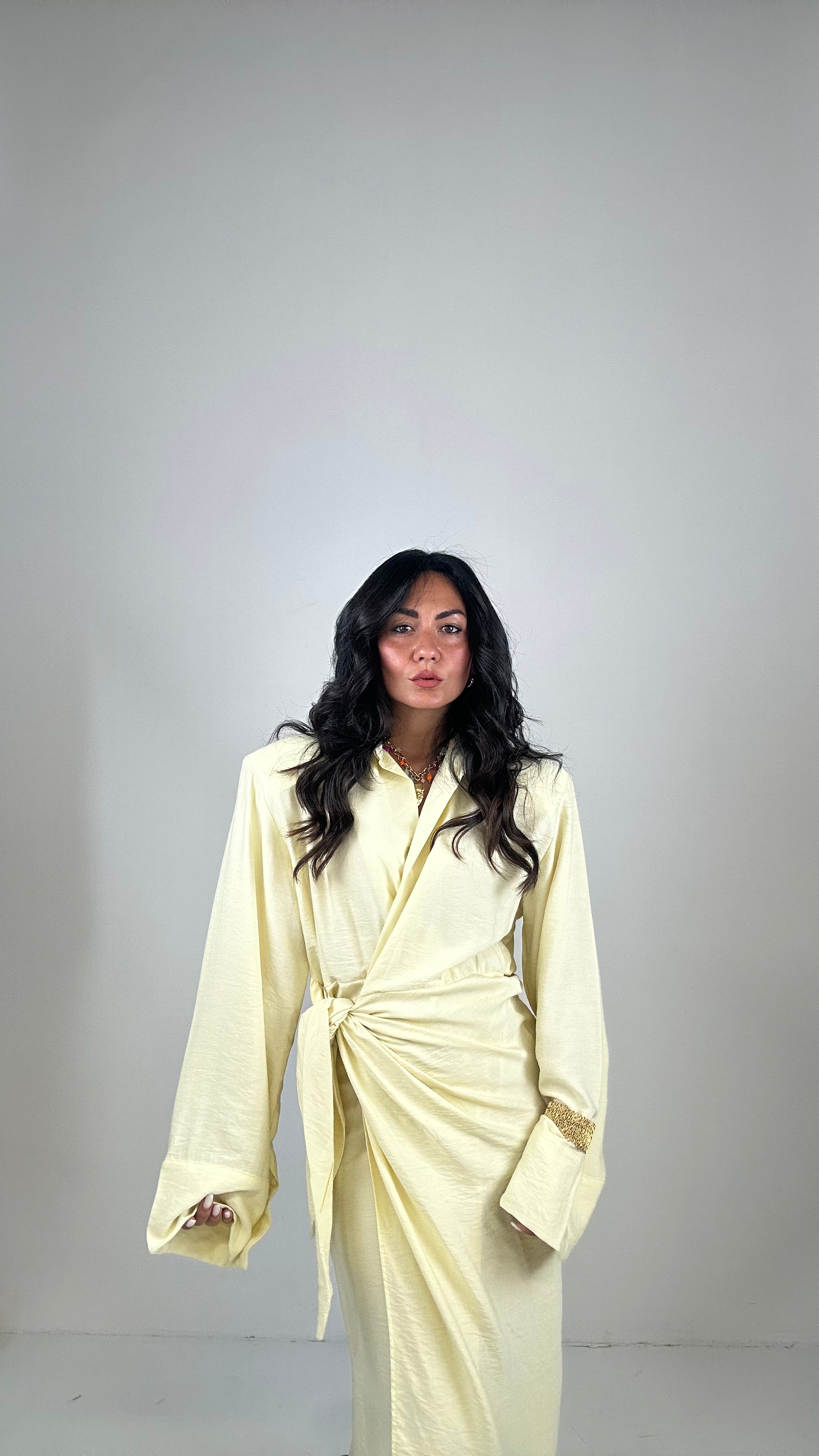 Vestito PORTAFOGLIO MIDI SPALLINA - GIALLO