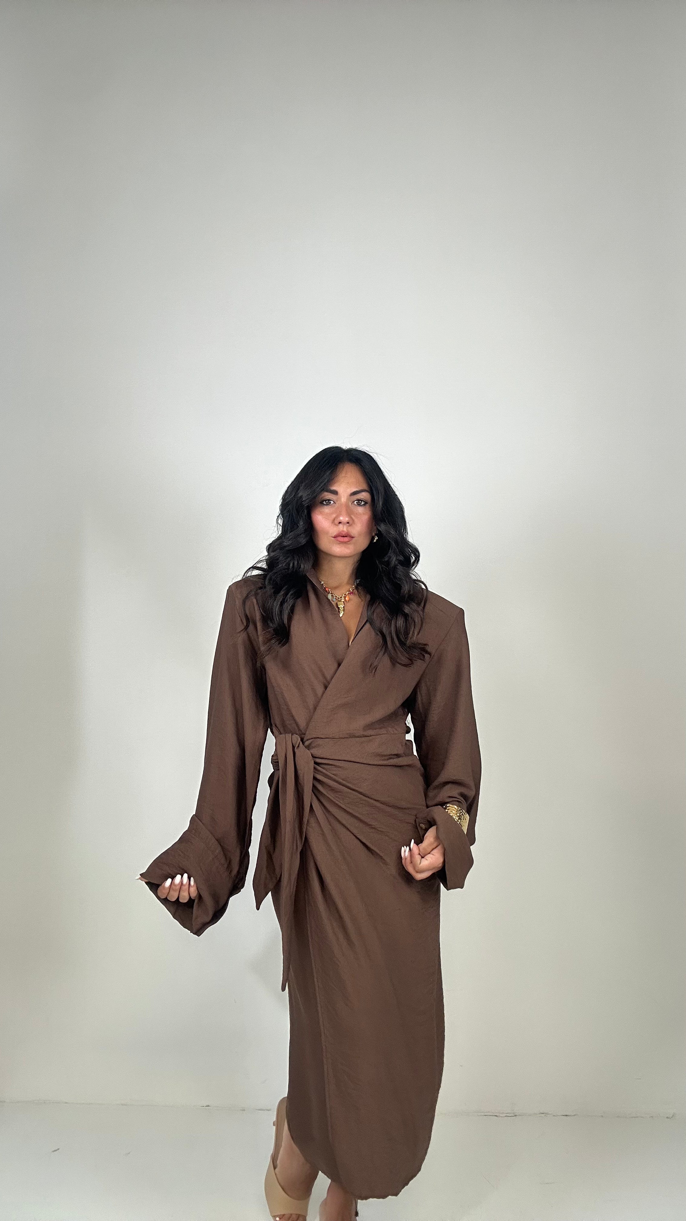 Vestito PORTAFOGLIO MIDI SPALLINA - MARRONE