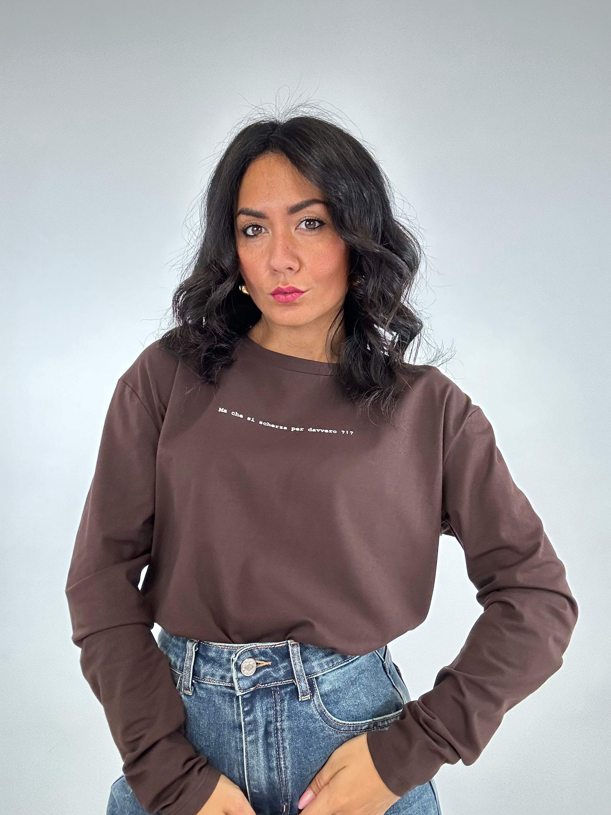 Maglia LUMINA "MA CHE SI SCHERZA PER DAVVERO?" - MARRONE