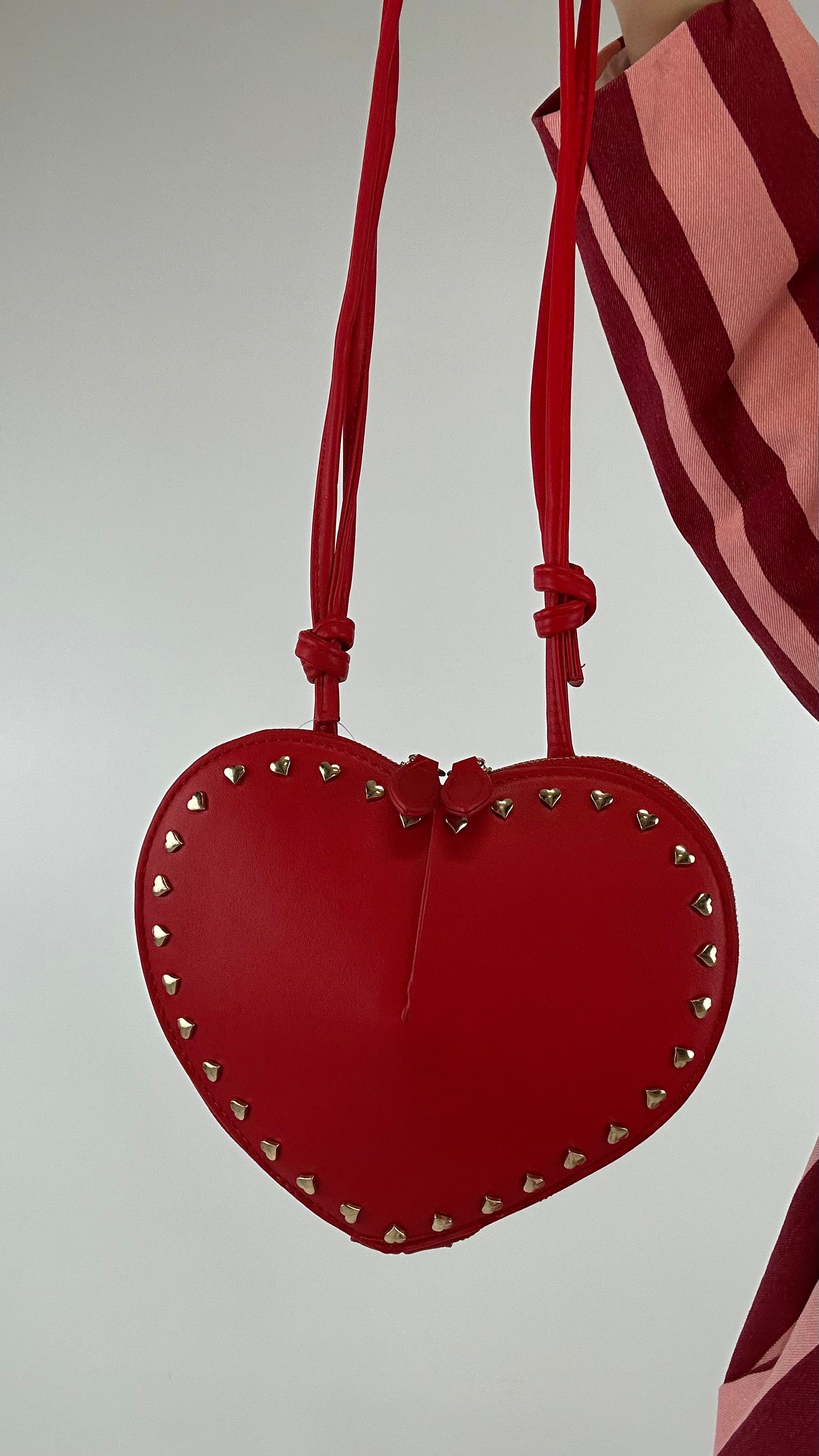 Borsa CUORE CON BORCHIETTE - ROSSO