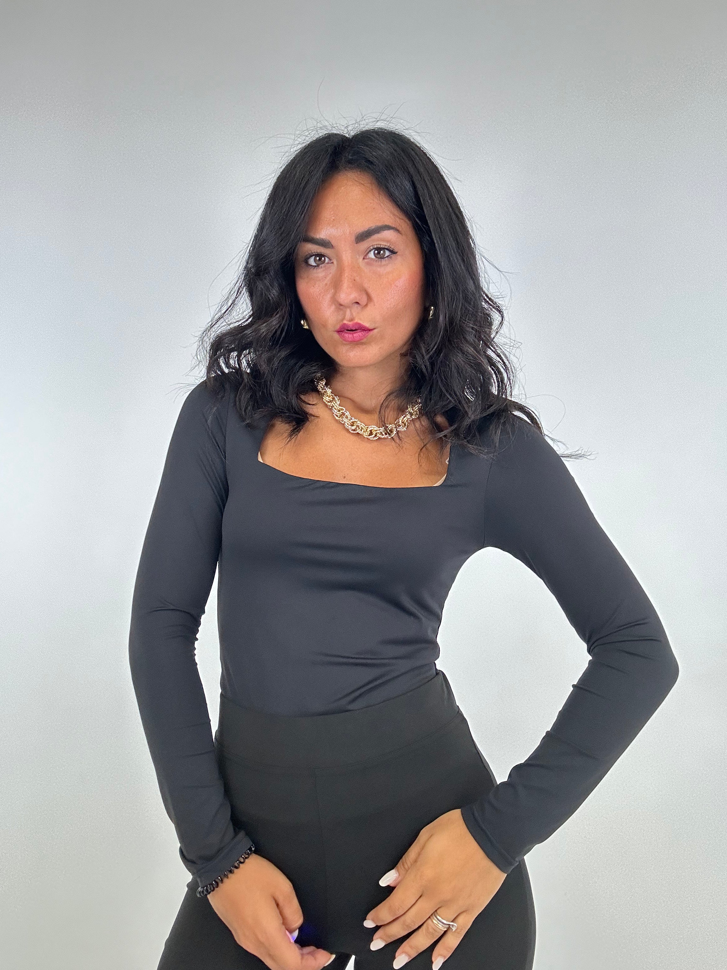 Maglia SCOLLO QUADRATO - NERO