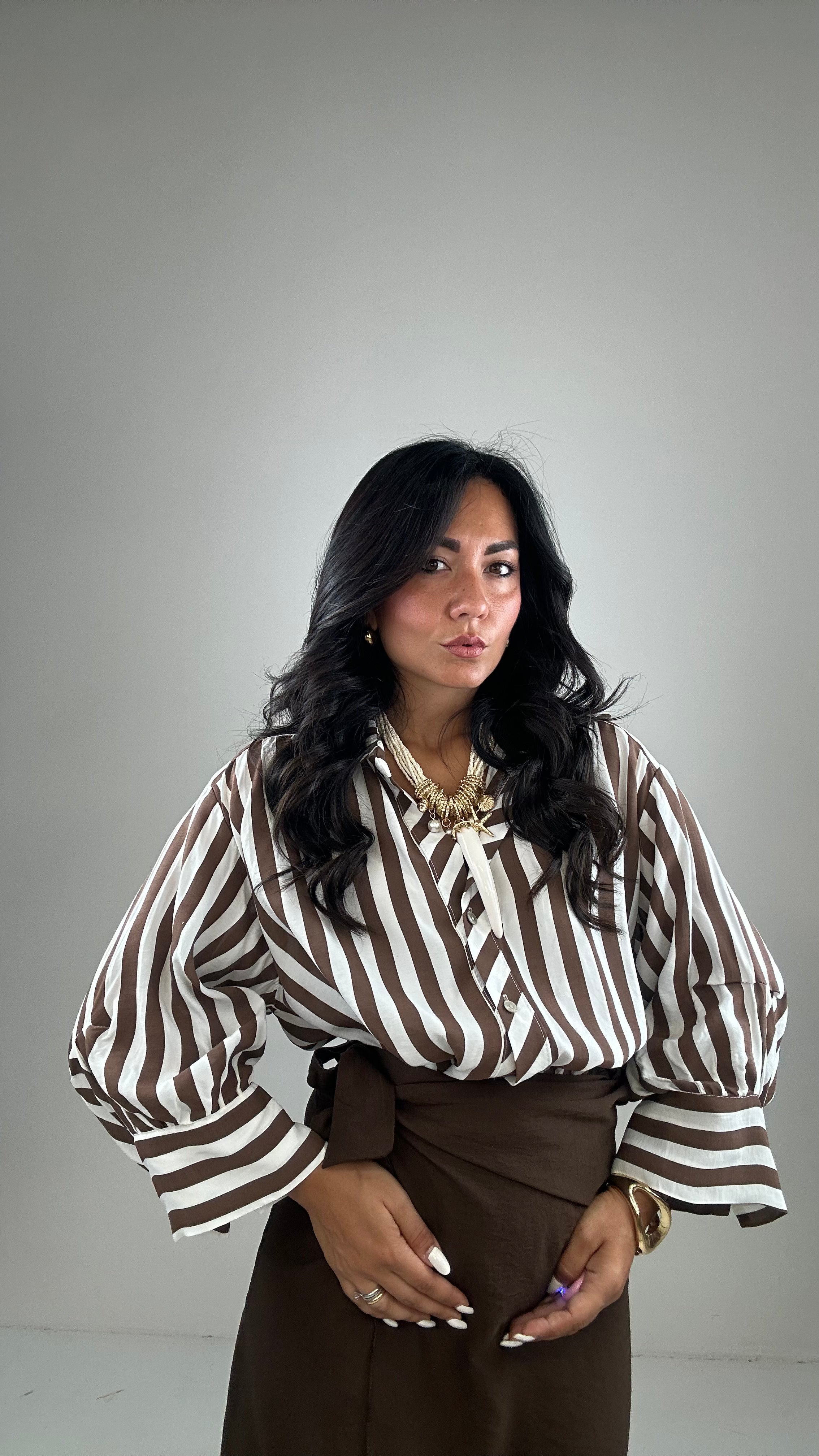 Camicia A RIGHE MANICA PALLONCINO - MARRONE