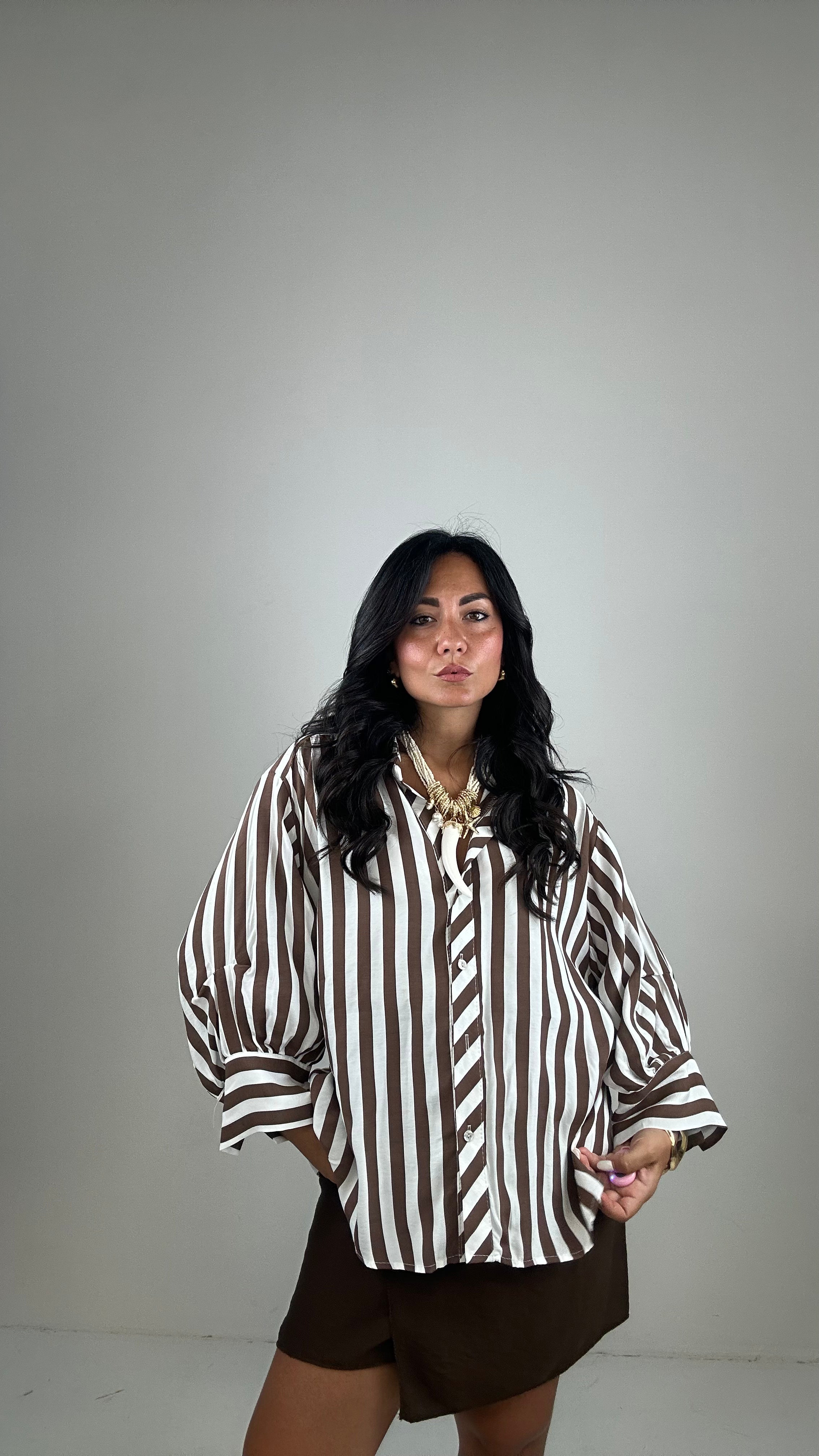 Camicia A RIGHE MANICA PALLONCINO - MARRONE