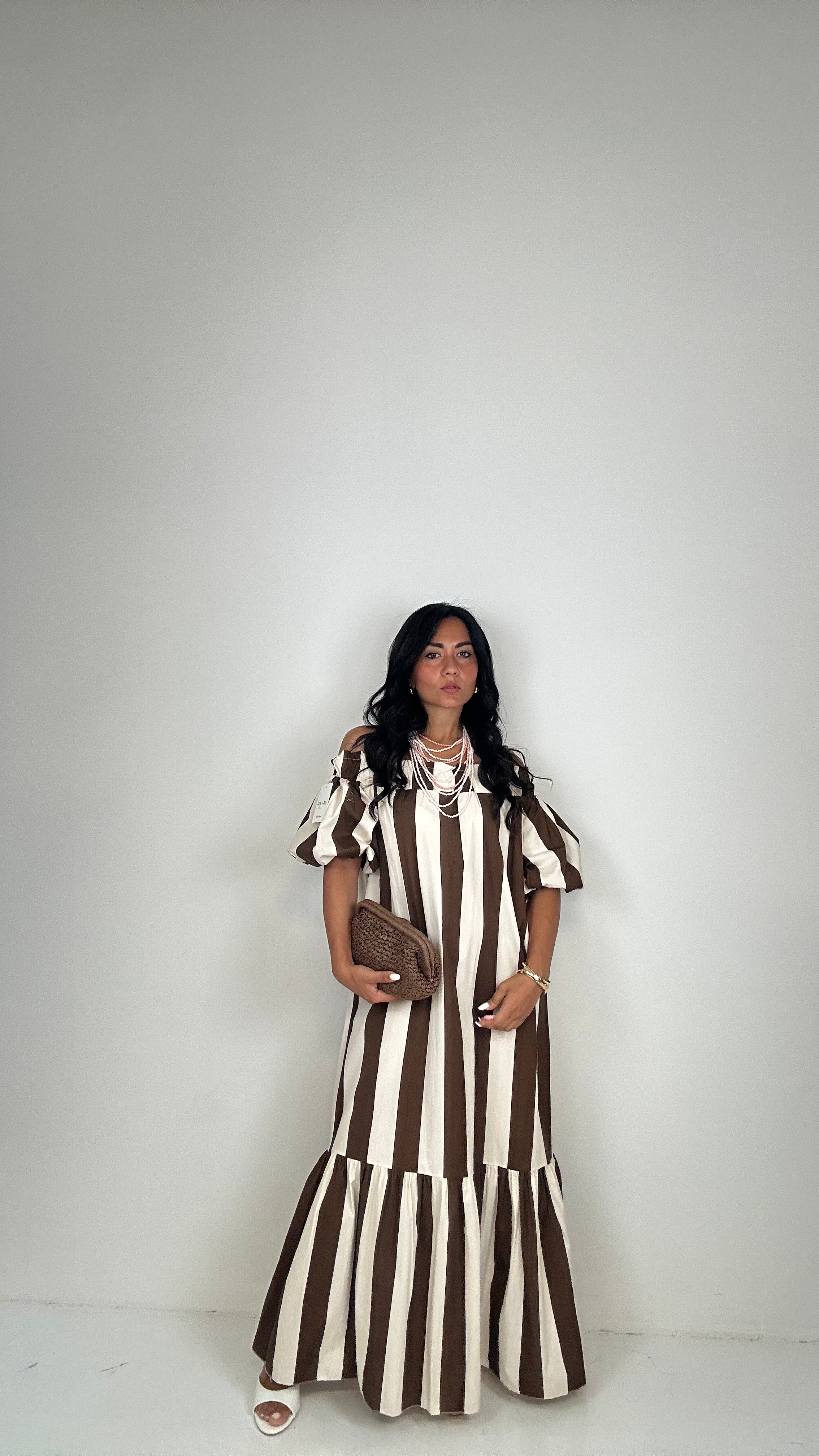 Vestito A RIGHE MANICA PALLONCINO - MARRONE