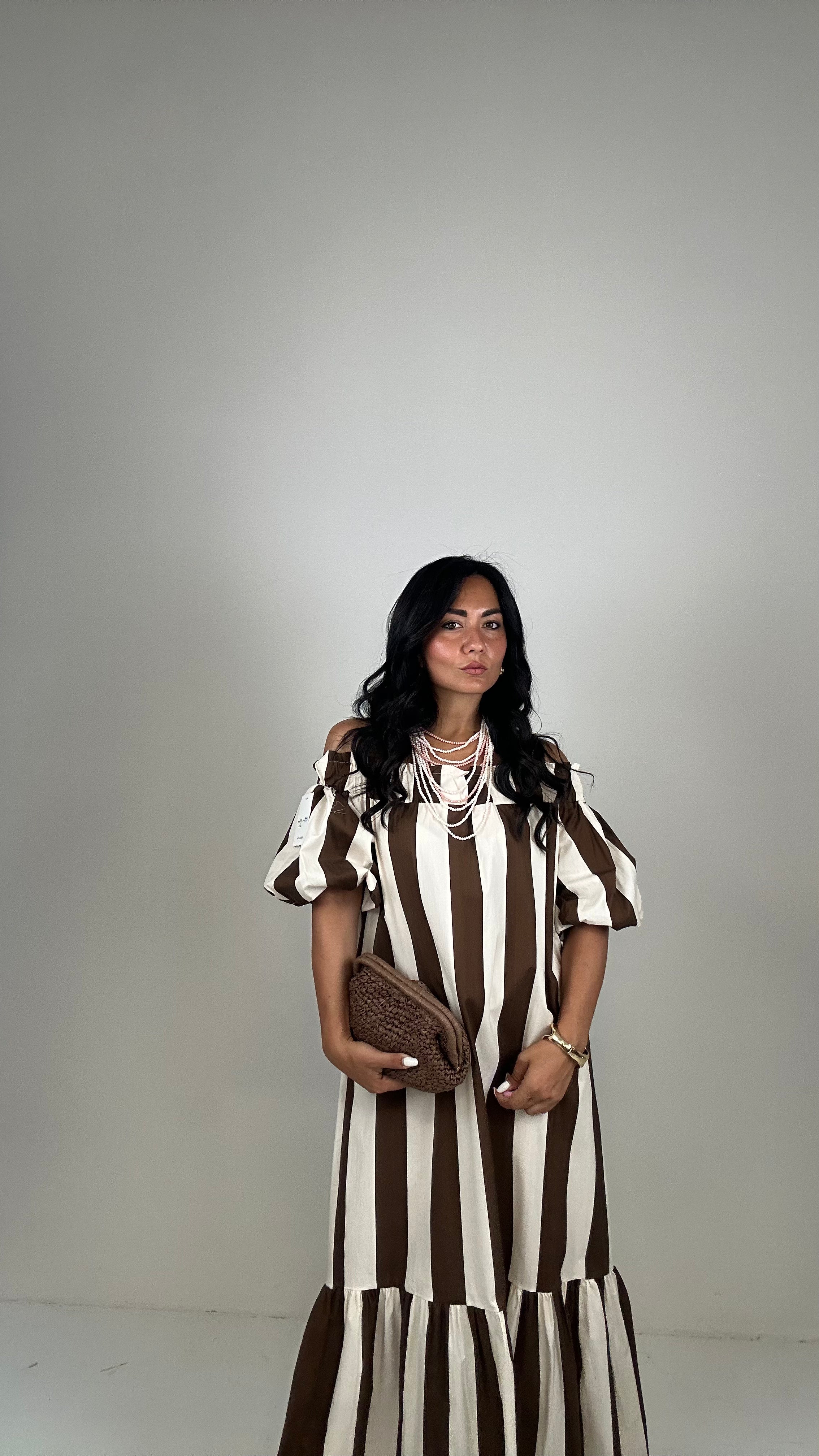 Vestito A RIGHE MANICA PALLONCINO - MARRONE