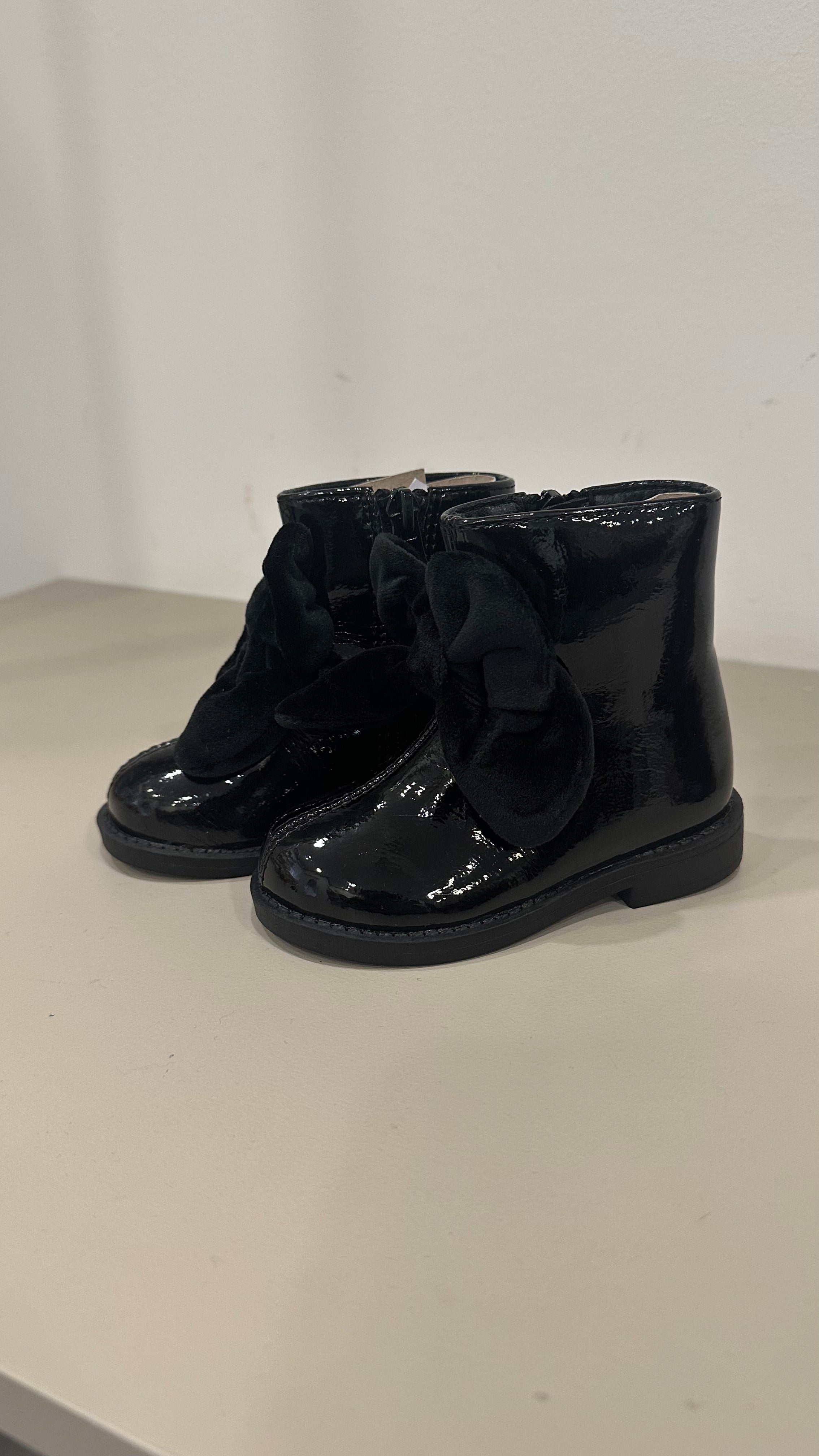 Stivaletto VERNICE FIOCCO 20-25 - NERO