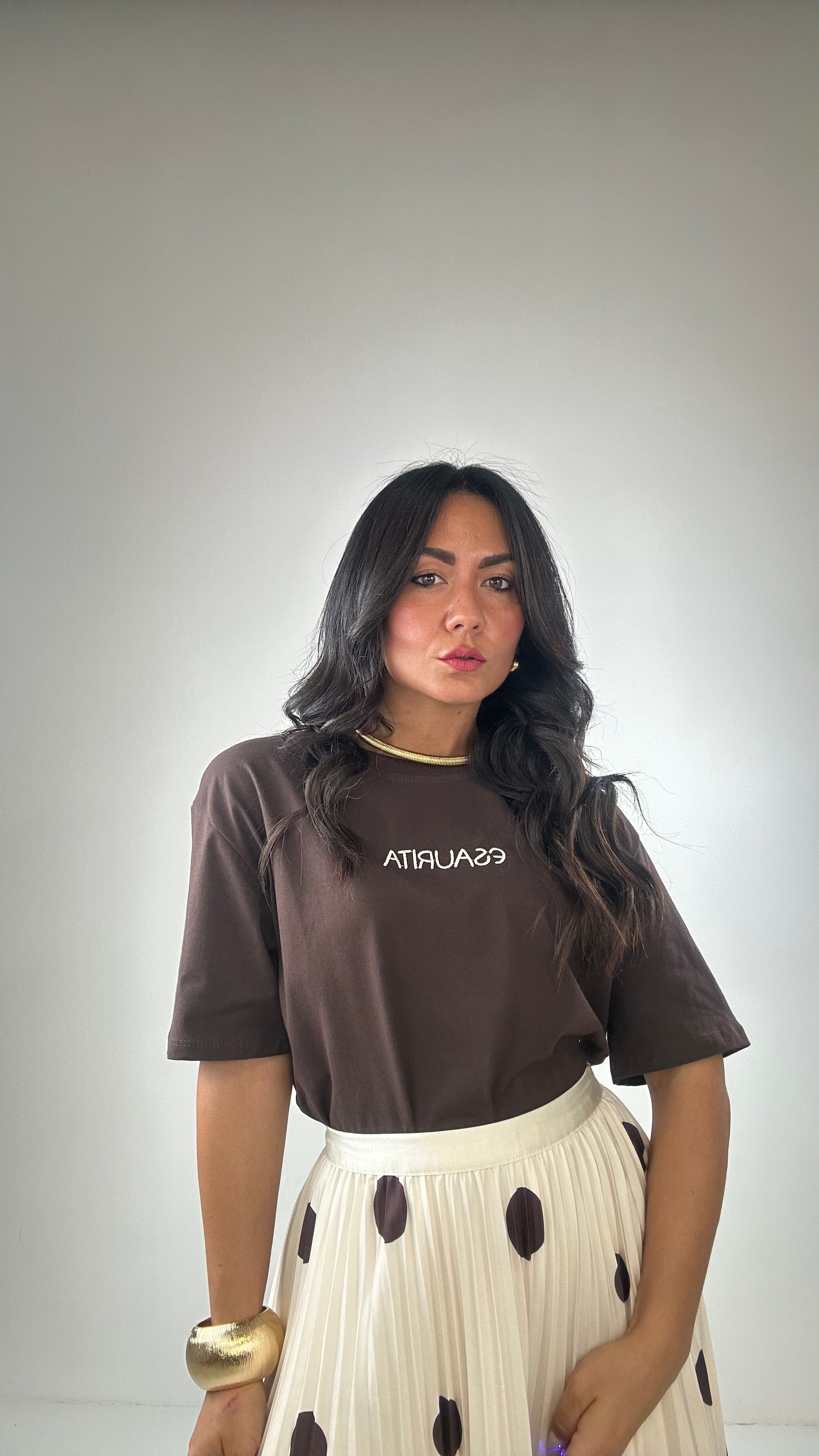 T-shirt ESAURITA - MARRONE