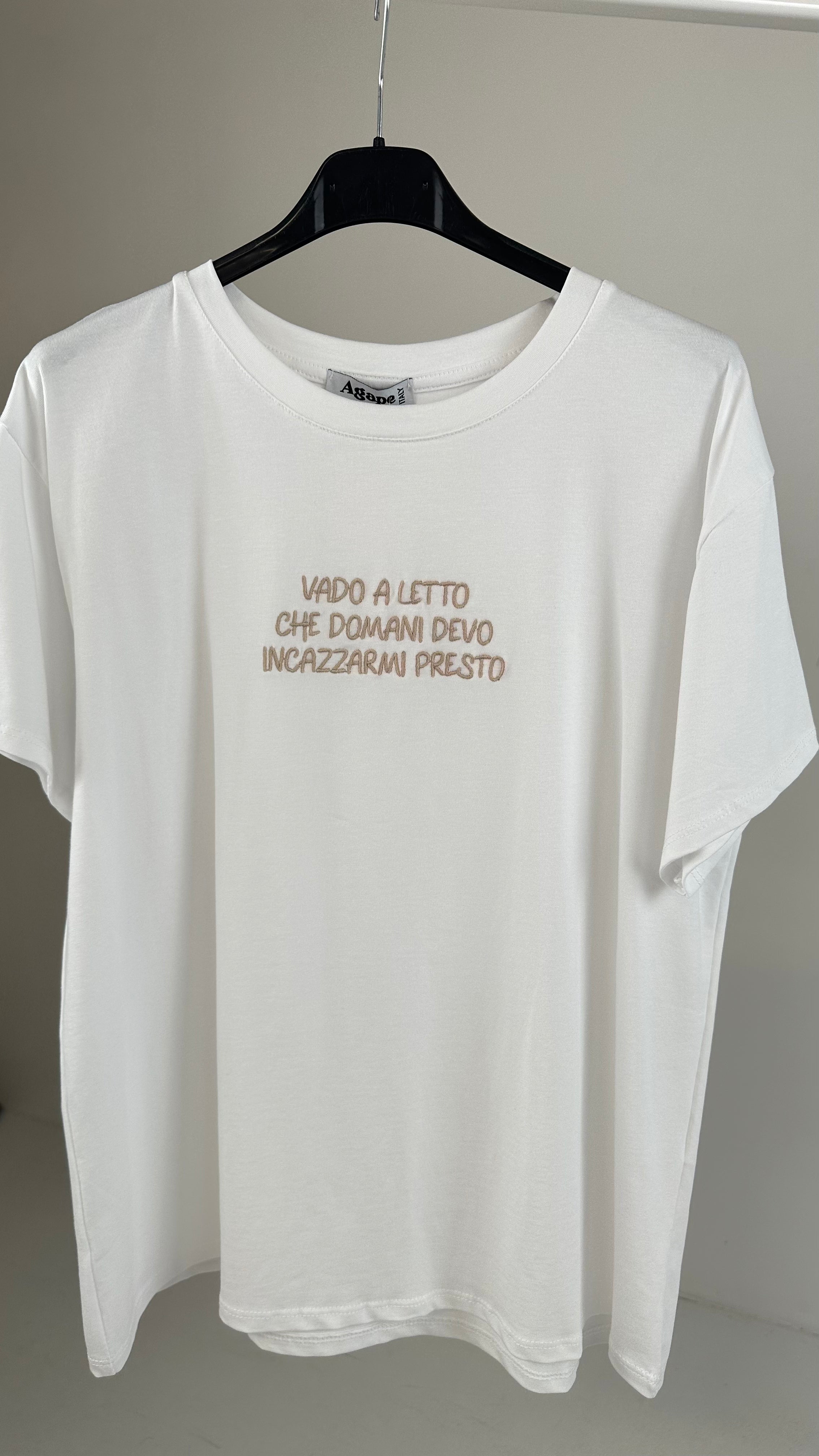 T-shirt VADO A LETTO CHE DOMANI DEVO INCAZZARMI PR - BEIGE