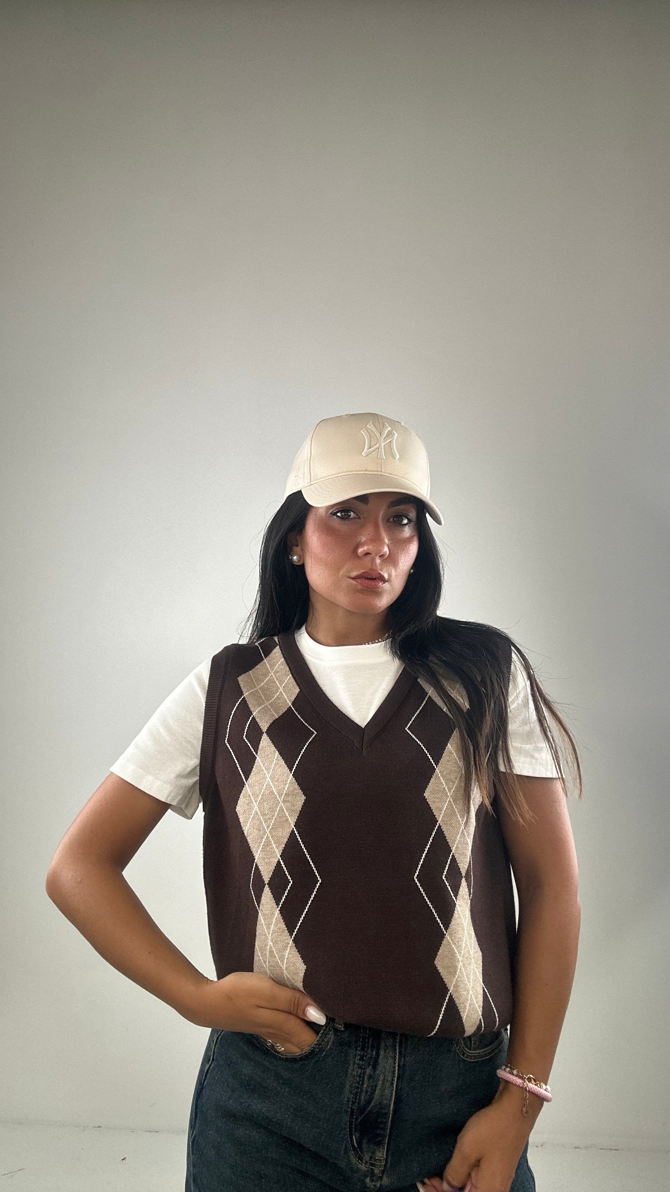 Gilet CON FINTA T-SHIRT - MARRONE