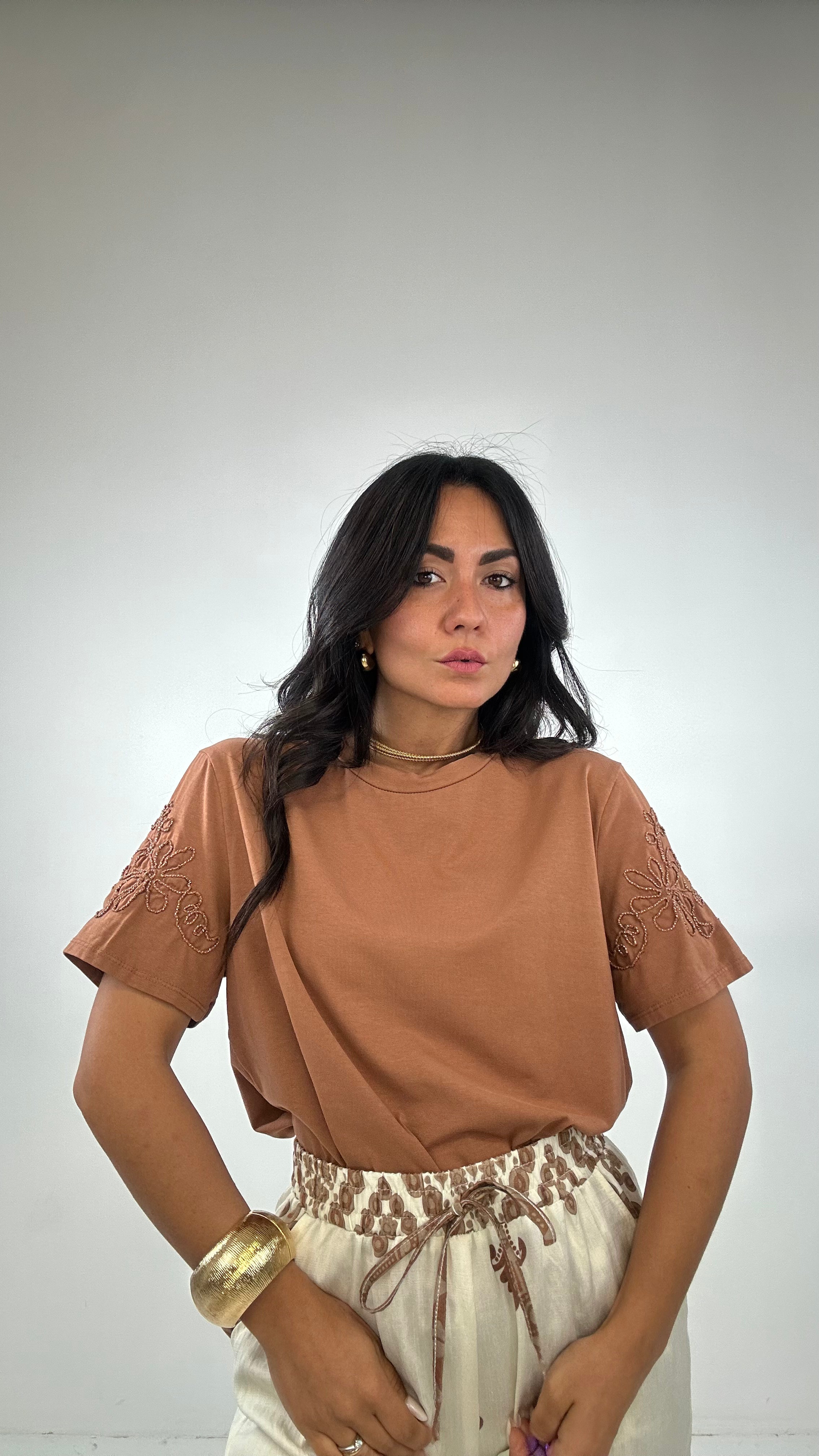 T-shirt FIORE RICAMATO MANICA - COCCIO