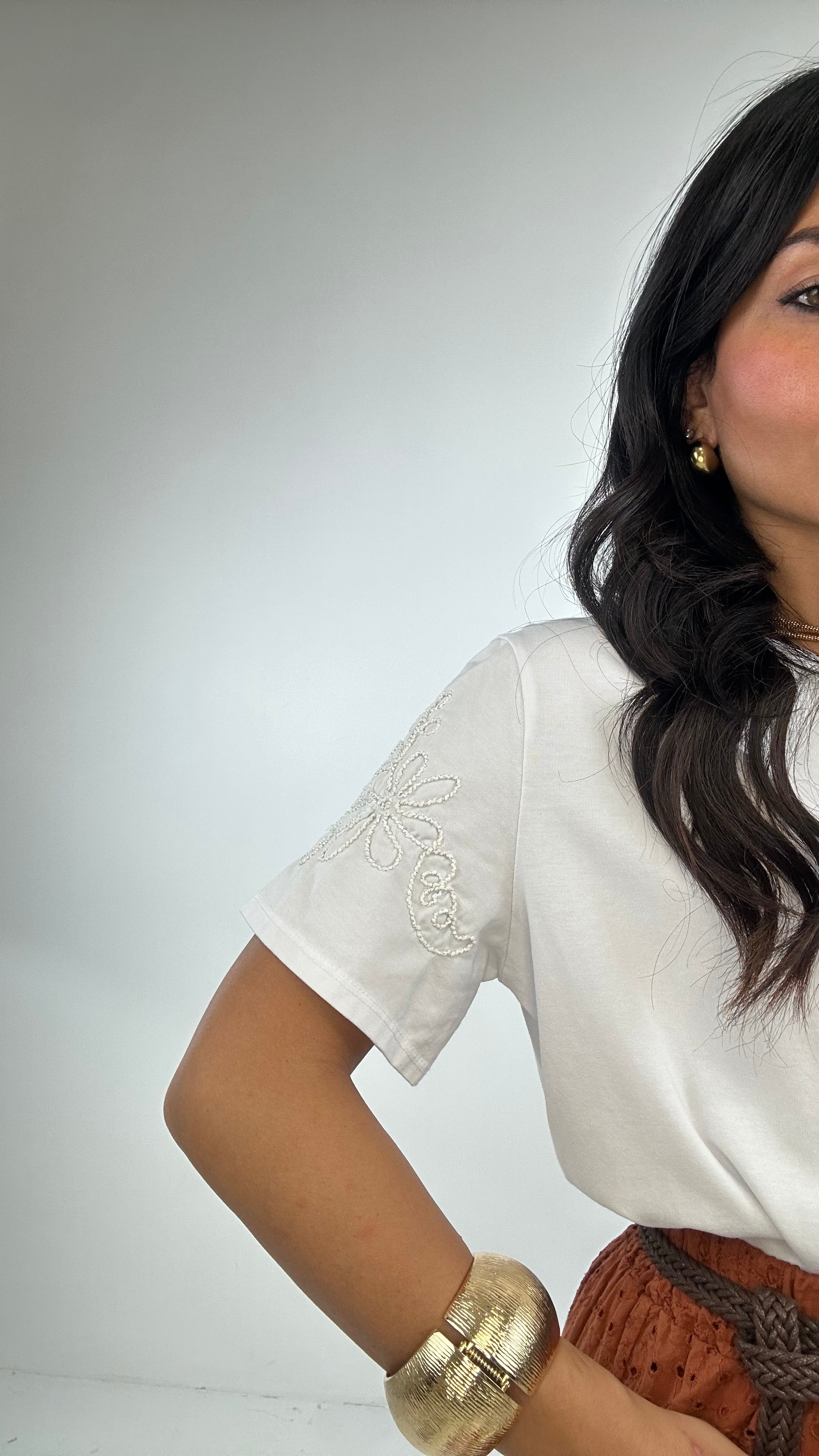 T-shirt FIORE RICAMATO MANICA - BIANCO