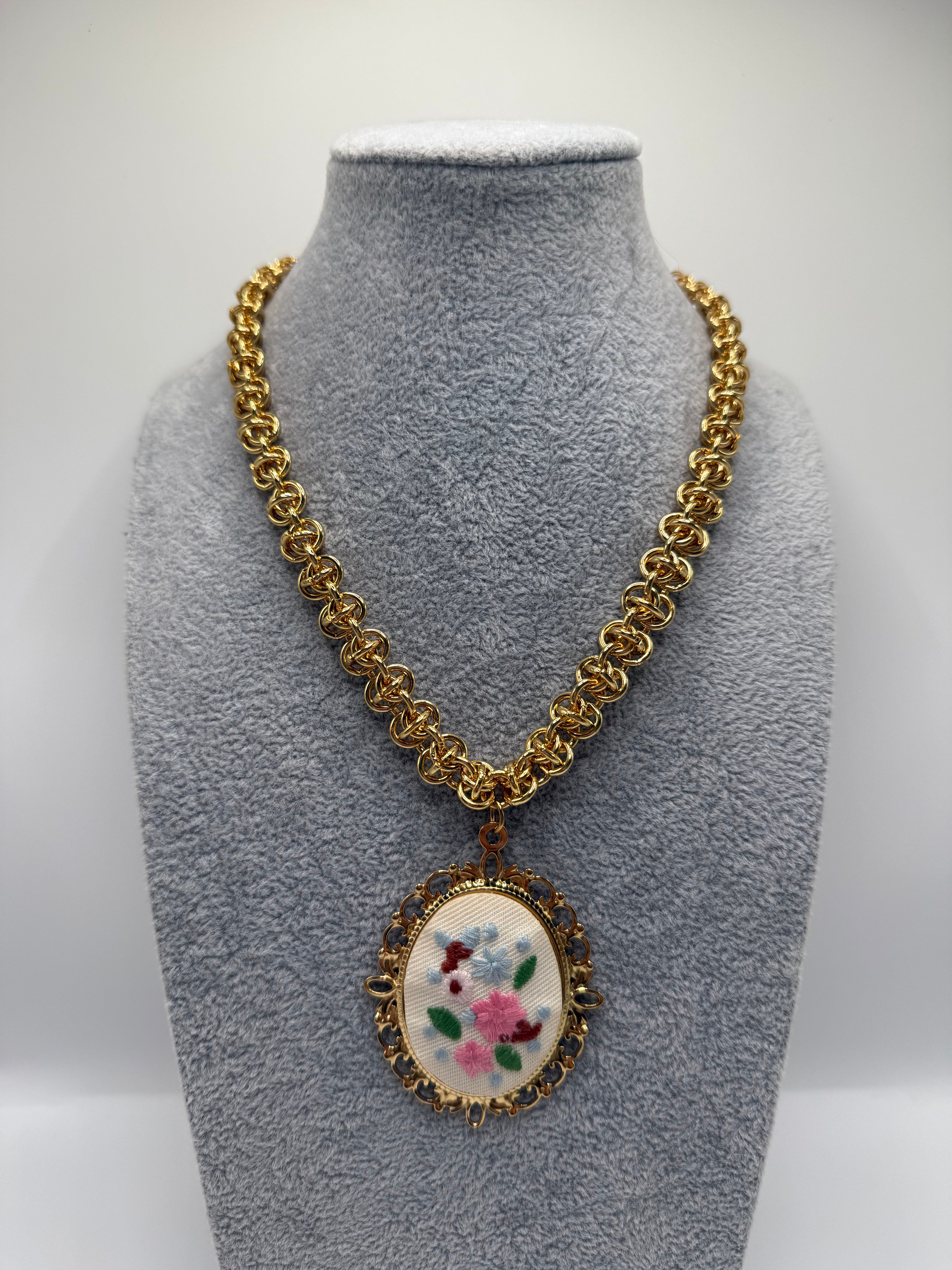 Collana FIORI RICAMATI - ORO